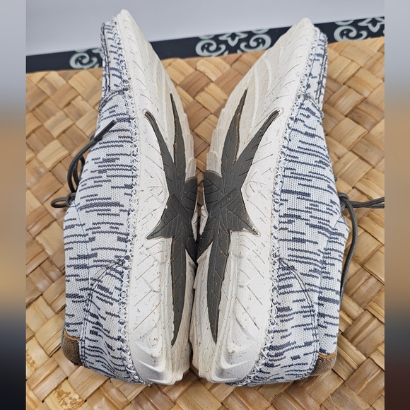 Twisted X Gray Patterned Shoes Size 7